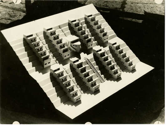 Советская архитектура. [Журнал] / Оформ. Варвары Степановой. 1931. № 1-2. М., 1931.